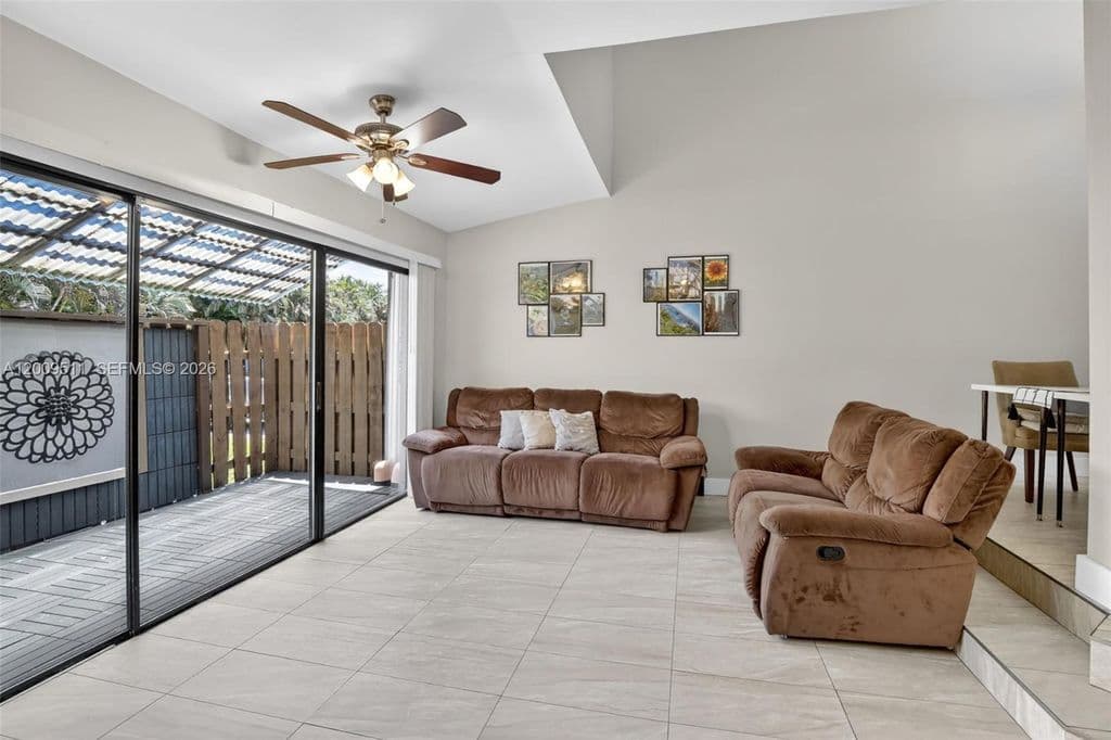 3+1 Mülk — 4283 S Pine Island Rd