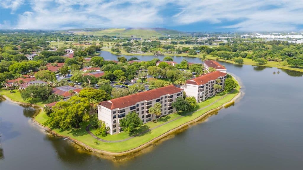 2-bedroom Condo — 2768 Carambola Cir S APT 401