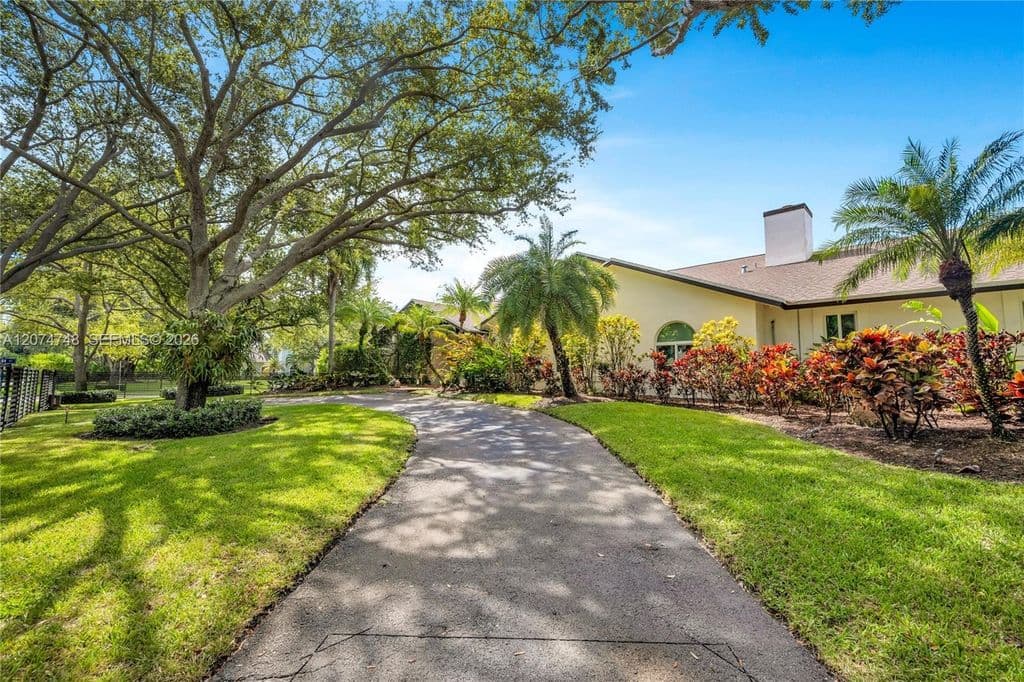 5-bedroom Single-Family Home — 8440 SW 182nd Ter