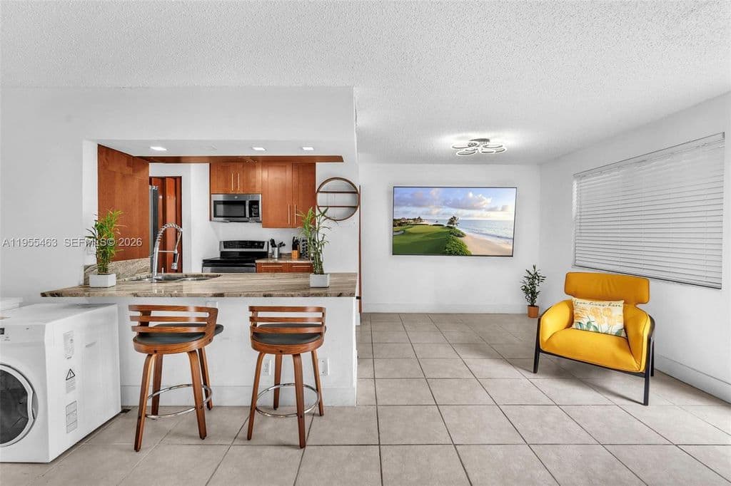 2-bedroom Condo — 8606 SW 3rd St APT 103