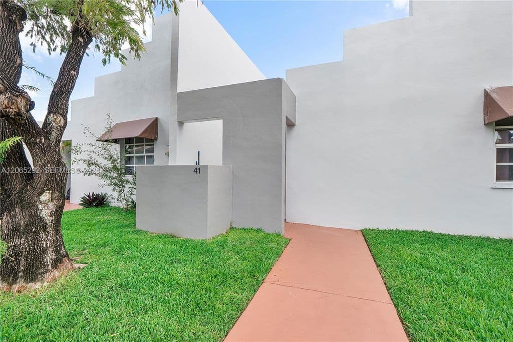 3+1 Condo — 10340 SW 154th Pl APT 41