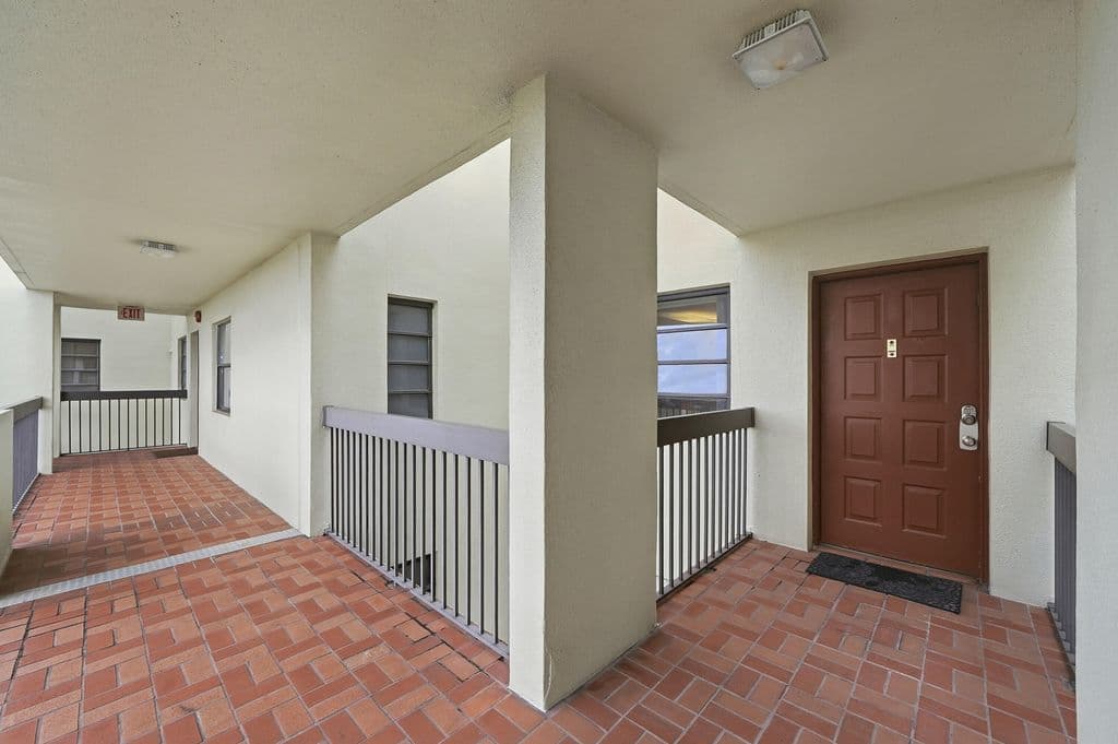 2+1 Condo — 7050 NW 44th Street #705