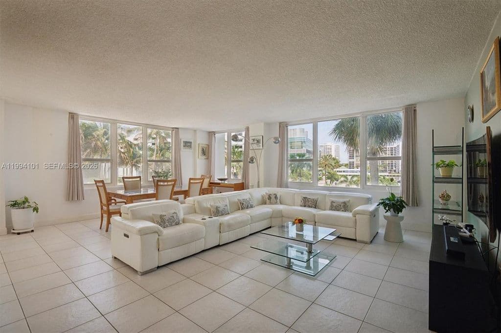 2+1 Condo — 3505 S Ocean Dr APT 201