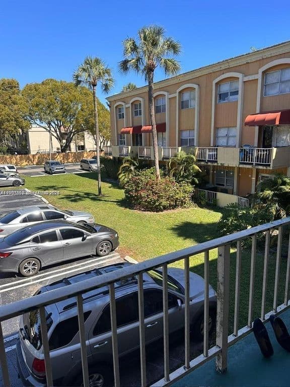 1-bedroom Condo — 18101 NW 68th Ave APT C202