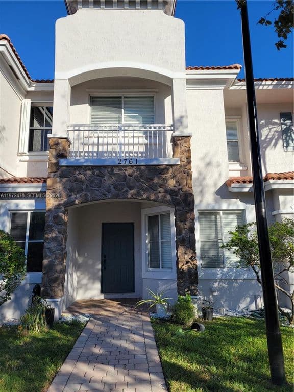 3+1 Mülk — 2761 SW 82nd Ave #102
