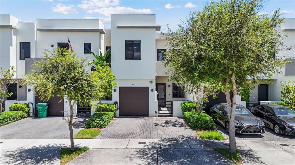 3-bedroom Property — 9174 SW 5th Ln