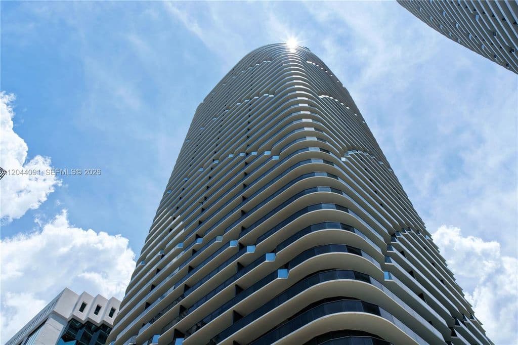 2+1 Condo — 55 SW 9th St #2208