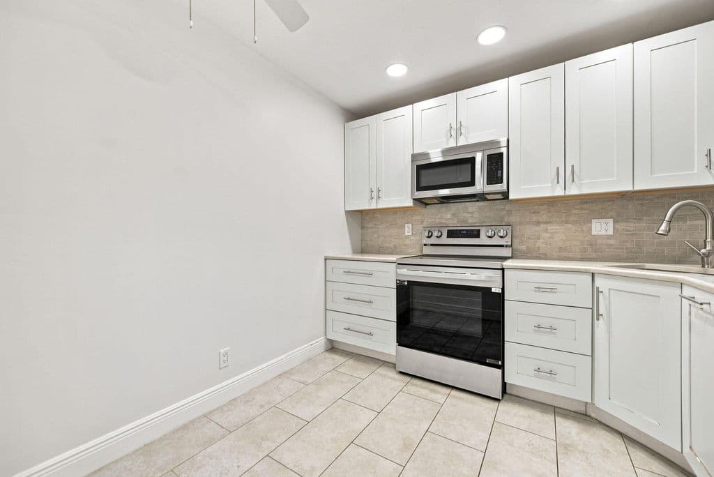 3-bedroom Condo — 2662 Carambola Circle N