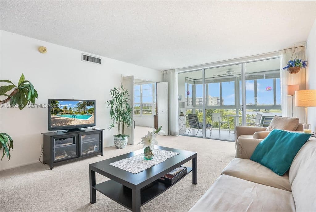 2+1 Condo — 3091 N Course Dr APT 502