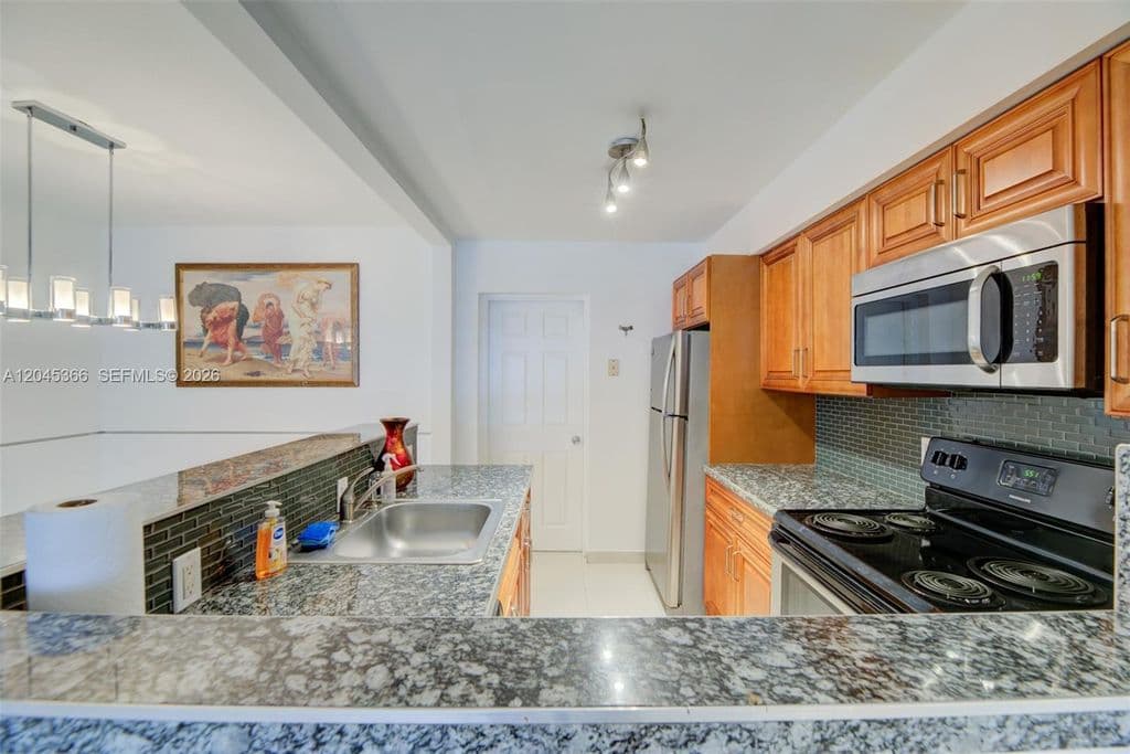 3+1 Müstakil ev — 1520 N Andrews Ave