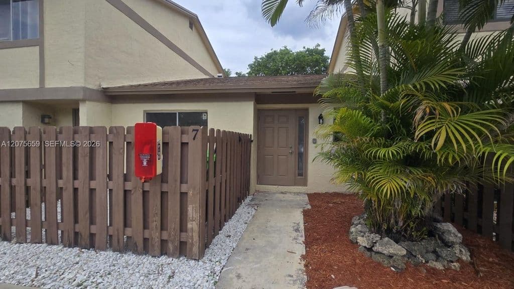 2+1 Mülk — 3050 NW 106th Ave APT 7