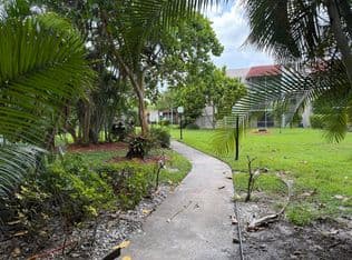 2-bedroom Condo — 3511 INVERRARY Drive #208, Lauderhill, 33319