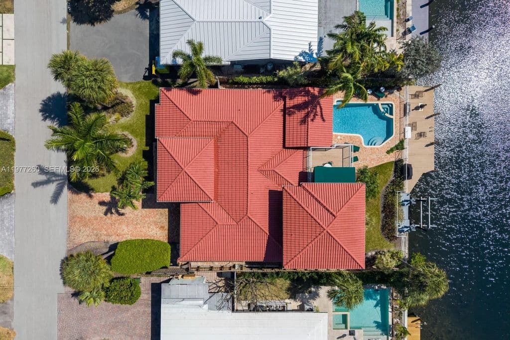 5-bedroom Single-Family Home — 2046 NE 15th St