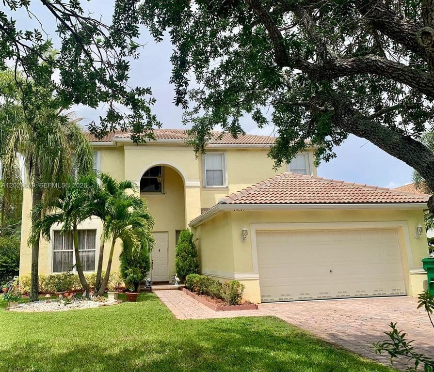 5-bedroom Single-Family Home — 18815 SW 29th St
