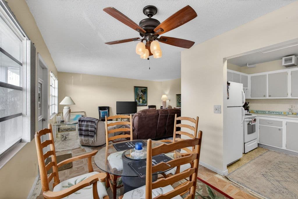 2+1 Condo — 348 Wellington H