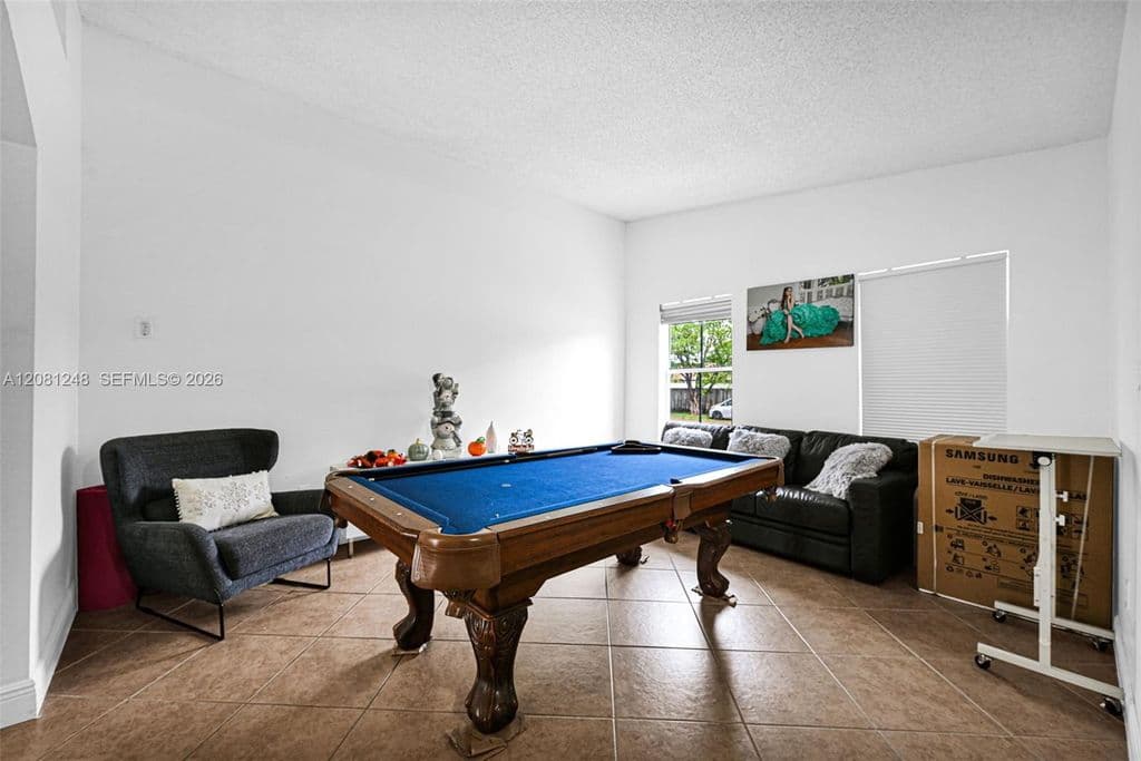 4-bedroom Single-Family Home — 17384 SW 138th Ct