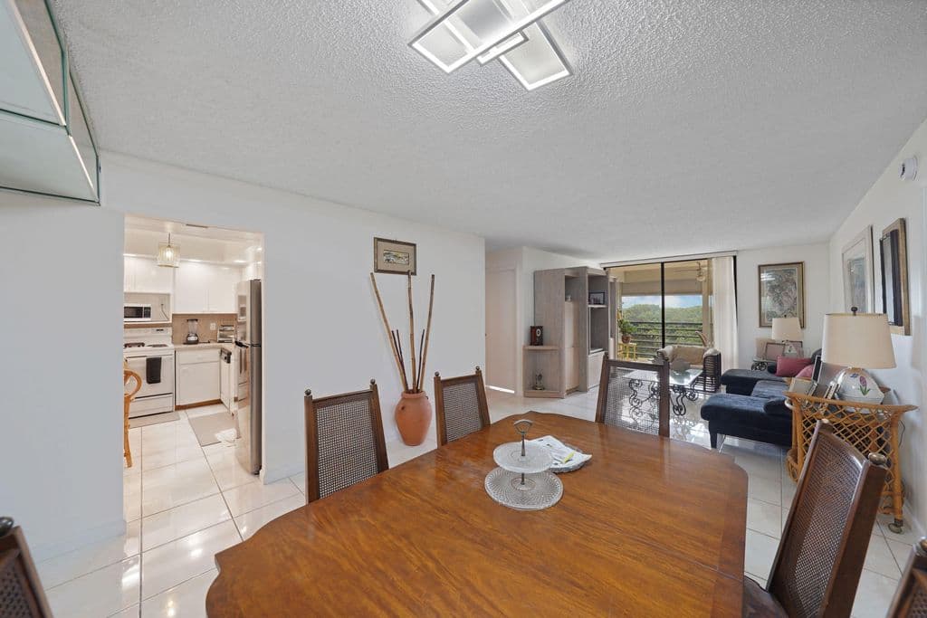 2+1 Condo — 1200 Saint Charles Place #509
