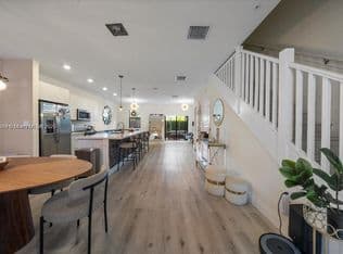 3+1 Condo — 10413 NW 82nd St Unit 9, Doral, 33178