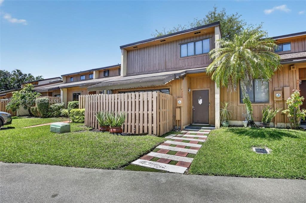 3+1 Mülk — 4283 S Pine Island Rd