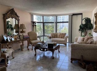 2-bedroom Condo — 20100 W Country Club Dr APT 507, Aventura, 33180