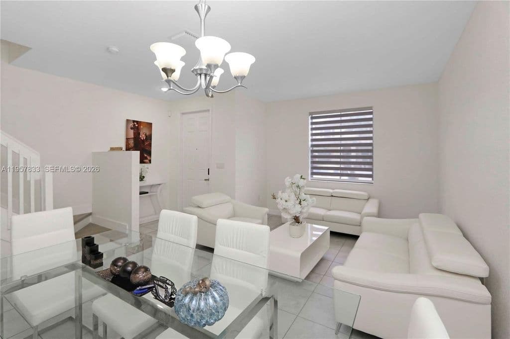 3+1 Mülk — 10628 W 33rd Way
