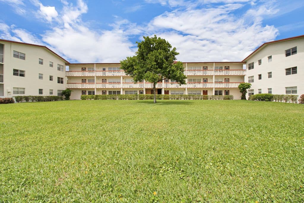 1-bedroom Condo — 412 BRIGHTON J