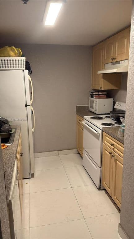 2+1 Condo — 814 NW 36th Ave APT 208