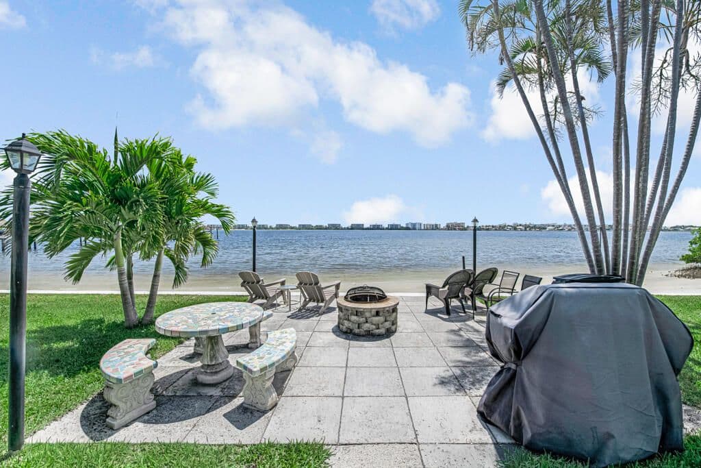 1-bedroom Condo — 1430 S Lakeside Drive #22