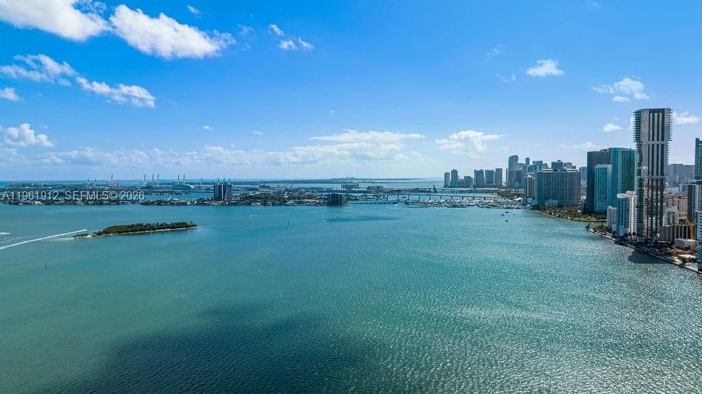 2+1 Condo — 650 NE 32nd St Unit 2205