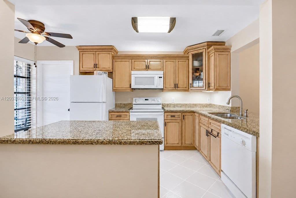 2+1 Müstakil ev — 1726 SW 20th Ter