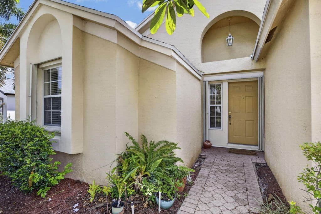 3-bedroom Single-Family Home — 2221 SOUNDINGS Court