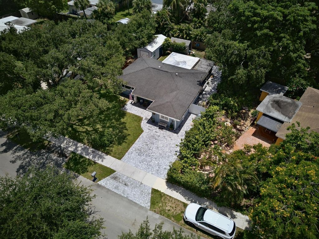 4-bedroom Single-Family Home — 3220 SW 16TH Court