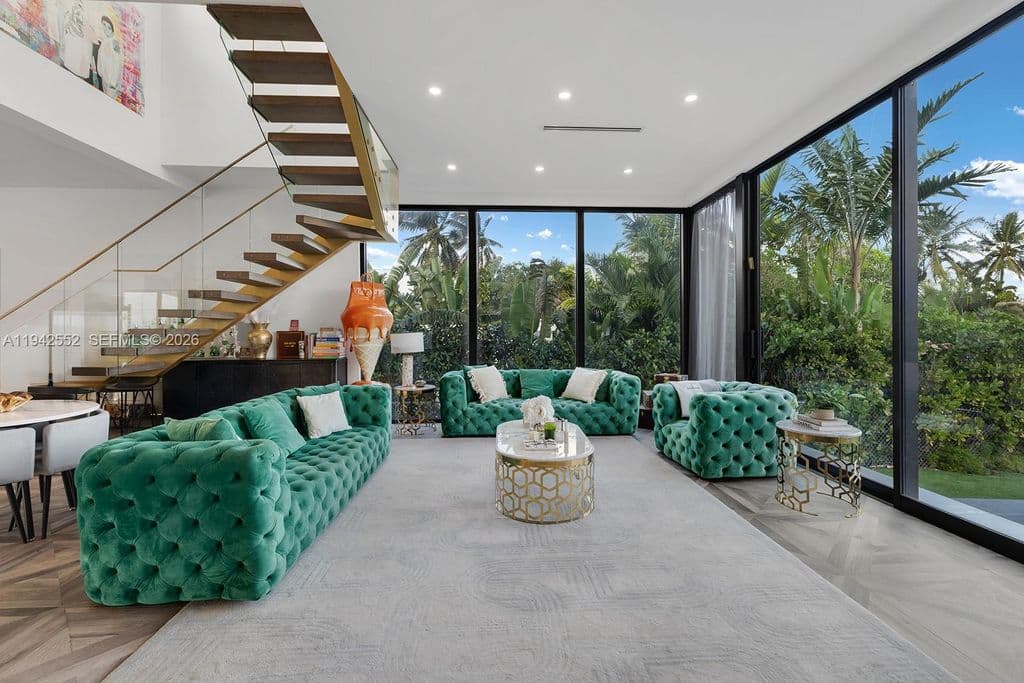 4+1 Müstakil ev — 8005 Noremac Ave