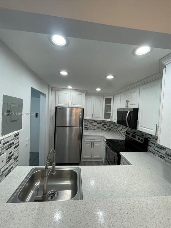 2+1 Condo — 13685 NE 10th Ave APT 301