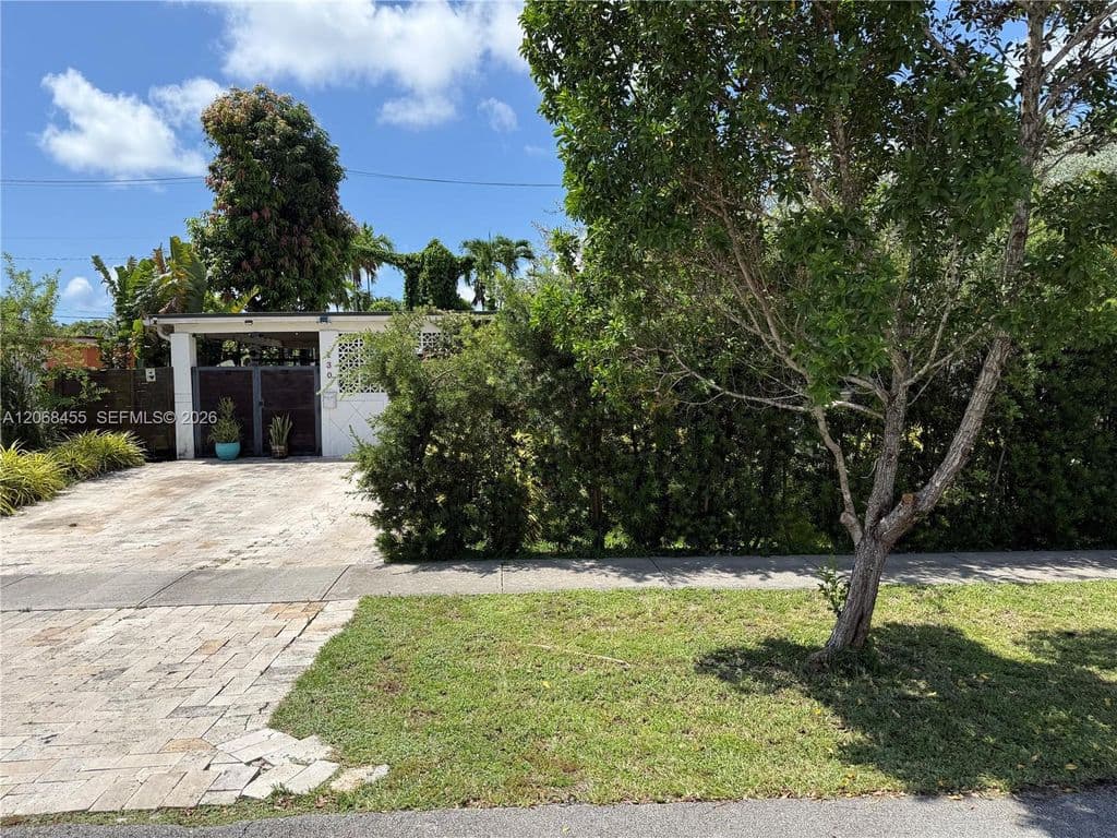 3+1 Müstakil ev — 130 NE 123rd St