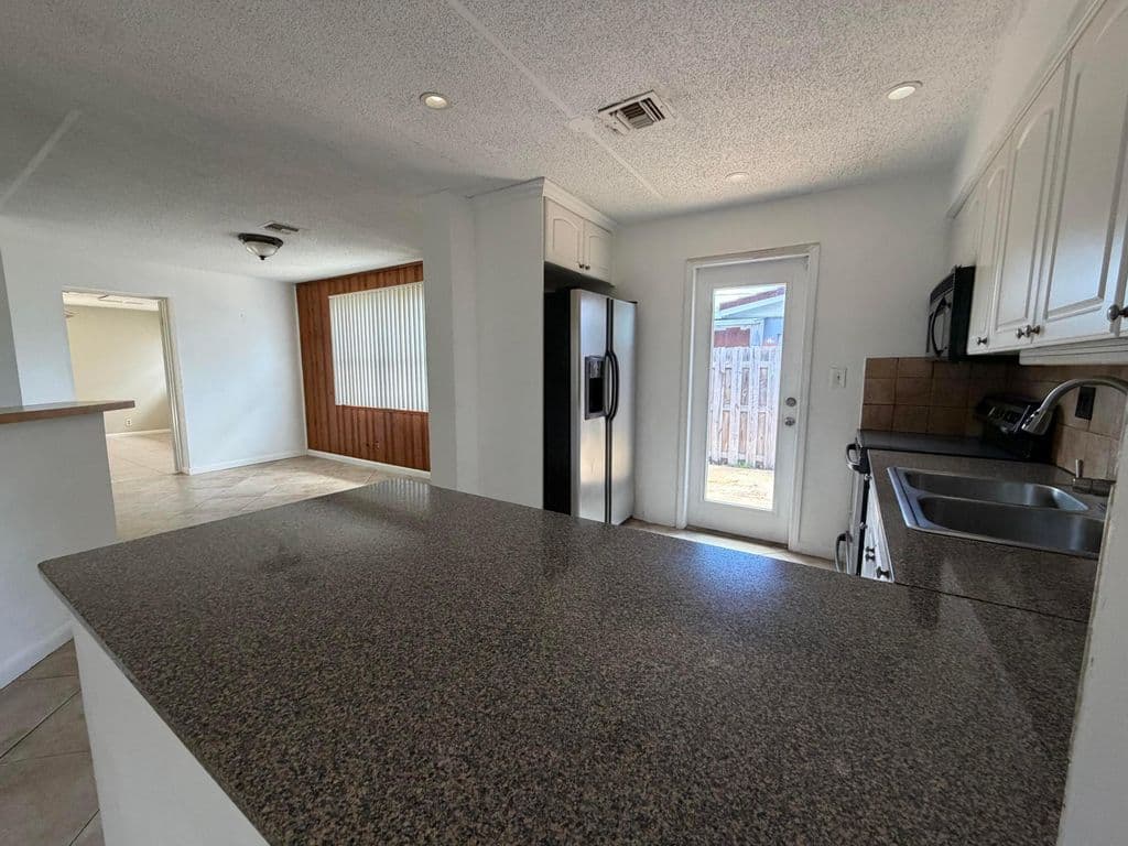 3-bedroom Single-Family Home — 4250 NE 12th Avenue