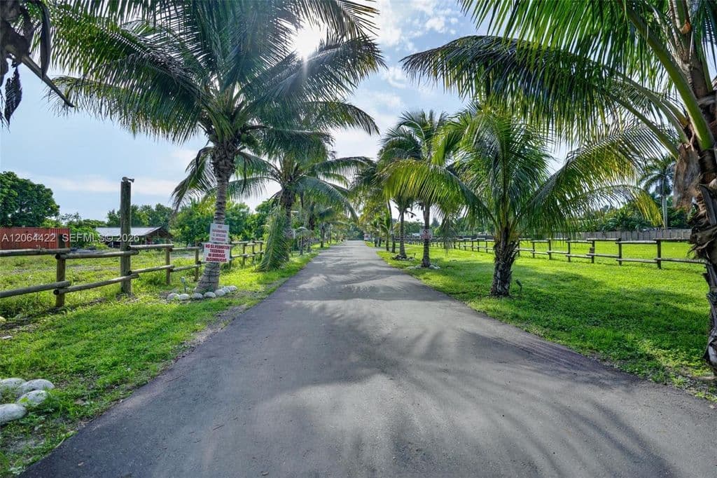 6+1 Müstakil ev — 13405 SW 199th Ave