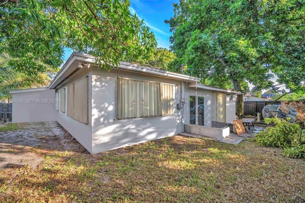2-bedroom Single-Family Home — 16234 NE 9th Ct