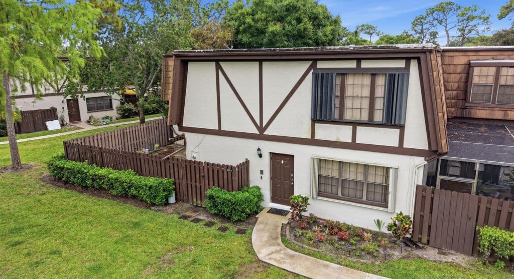 3-bedroom Property — 105 Weybridge Circle #A