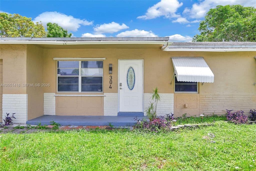 3+1 Müstakil ev — 304 SW 77th Ave