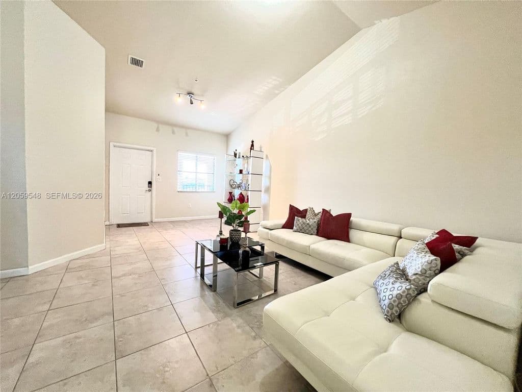 3-bedroom Condo — 22301 SW 88th Pl #3043