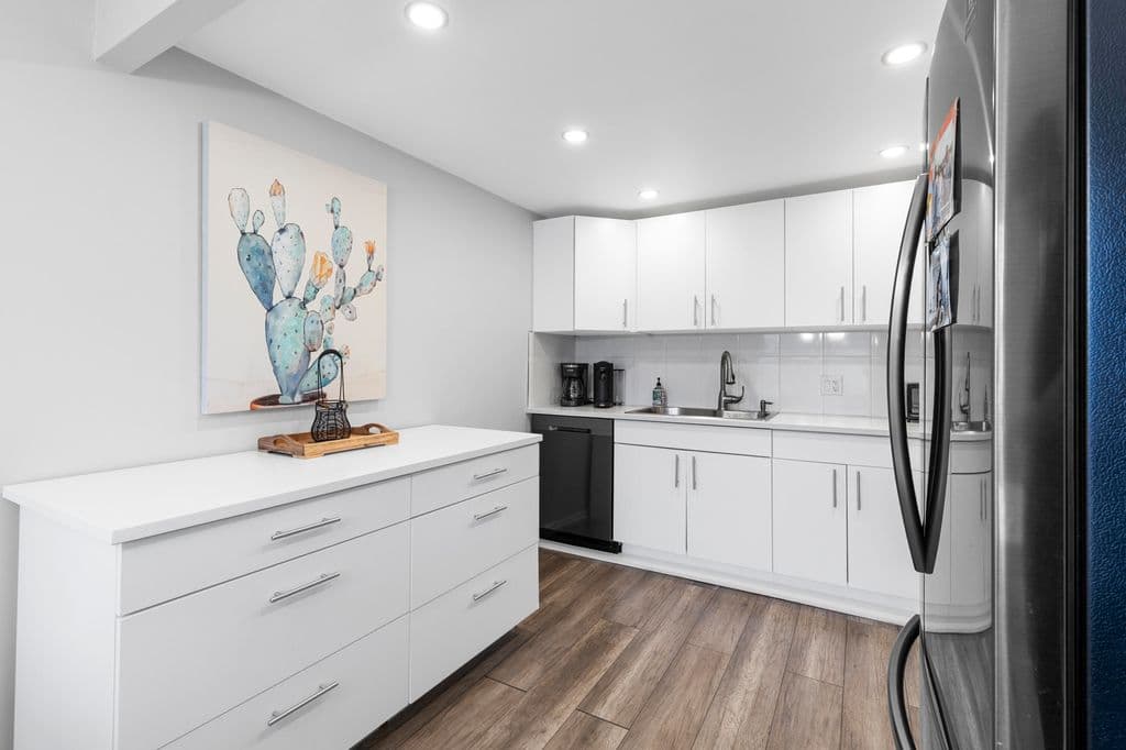 2-bedroom Condo — 1032 Ventnor H Crescent #H