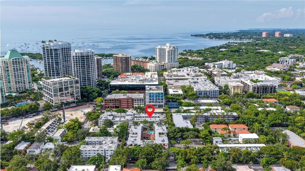 2+1 Condo — 3240 Mary St APT S308