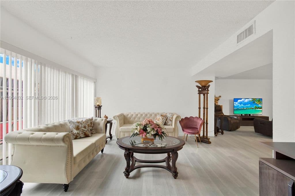 3+1 Mülk — 15460 SW 82nd Ln APT 403