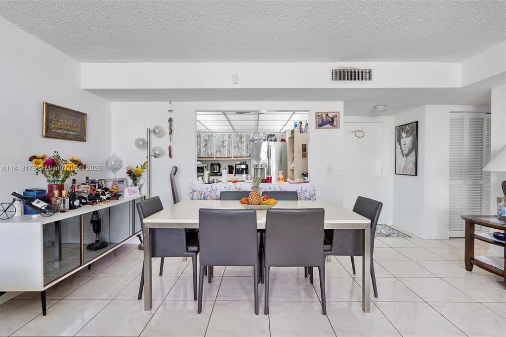 2+1 Condo — 13499 Biscayne Blvd APT 406