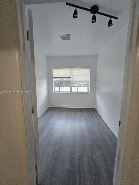 4+1 Mülk — 2729 NW 47th St