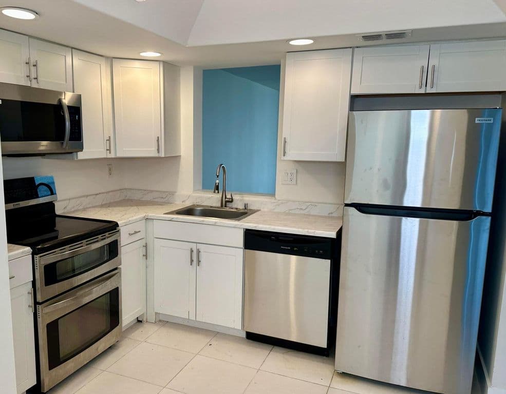 2+1 Condo — 7664 NW 18TH Street #208