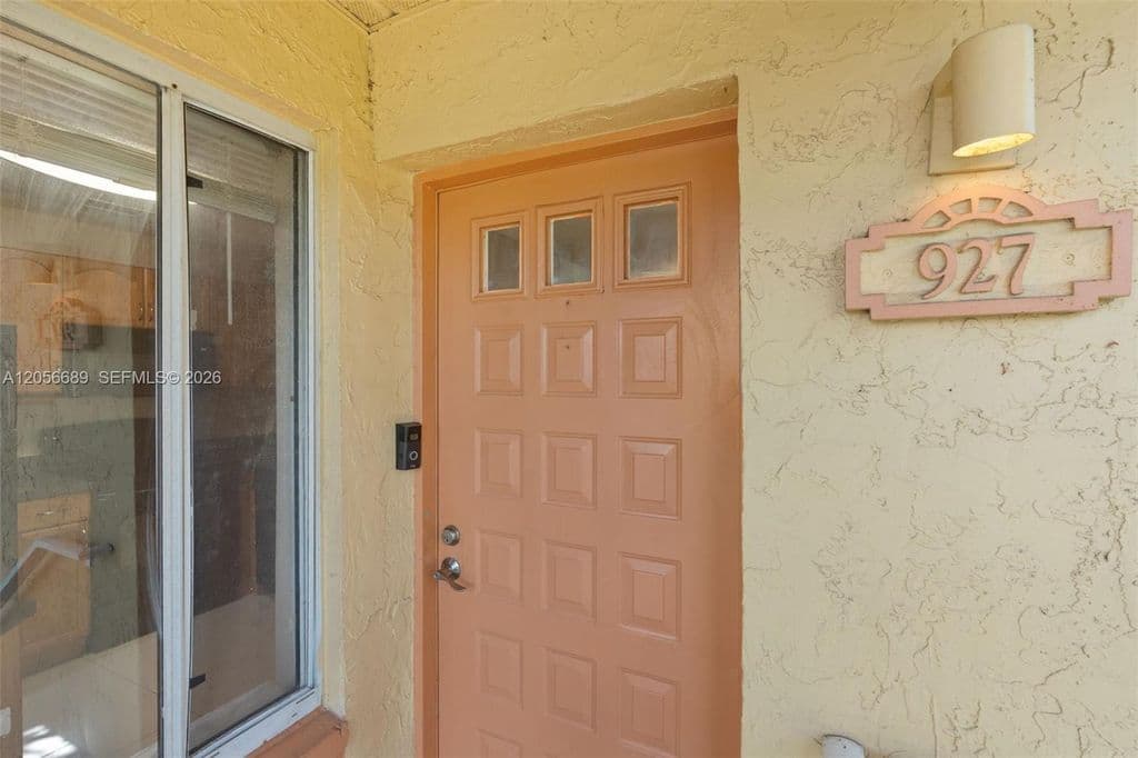 2-bedroom Condo — 927 Coral Club Dr #927