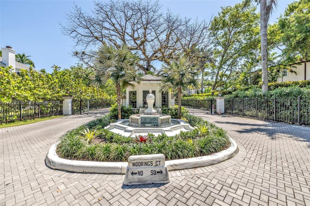 5+1 Müstakil ev — 3462 N Moorings Way