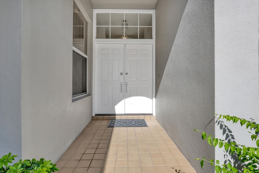3-bedroom Single-Family Home — 204 S HAMPTON Drive